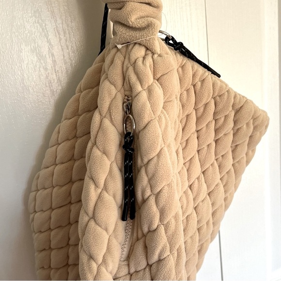 NWT - FP Movement Pucker Up Fleece Carryall - Ivory - Picture 5 of 8